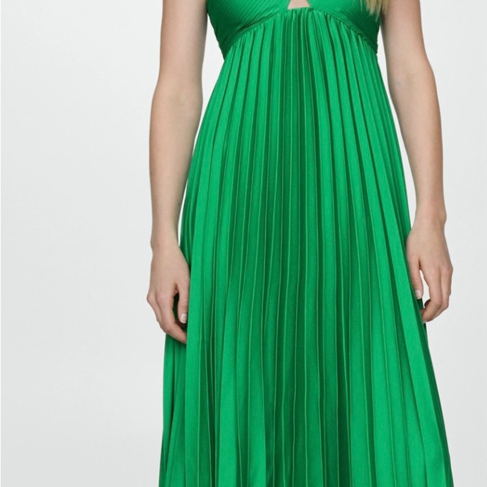 Elegant Green Pleated Dress